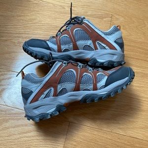 North face men’s hiking shoes, size 8